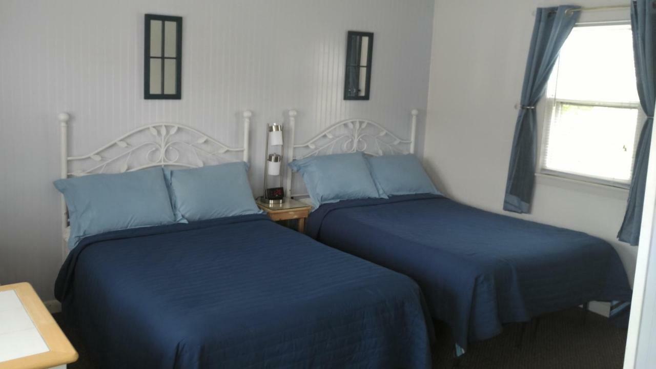 Midway Lodging Cornish Eksteriør bilde