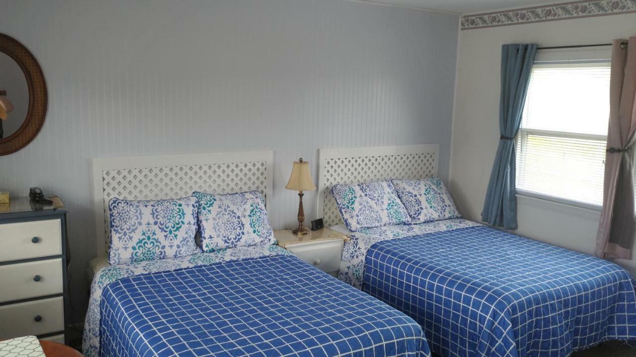 Midway Lodging Cornish Eksteriør bilde