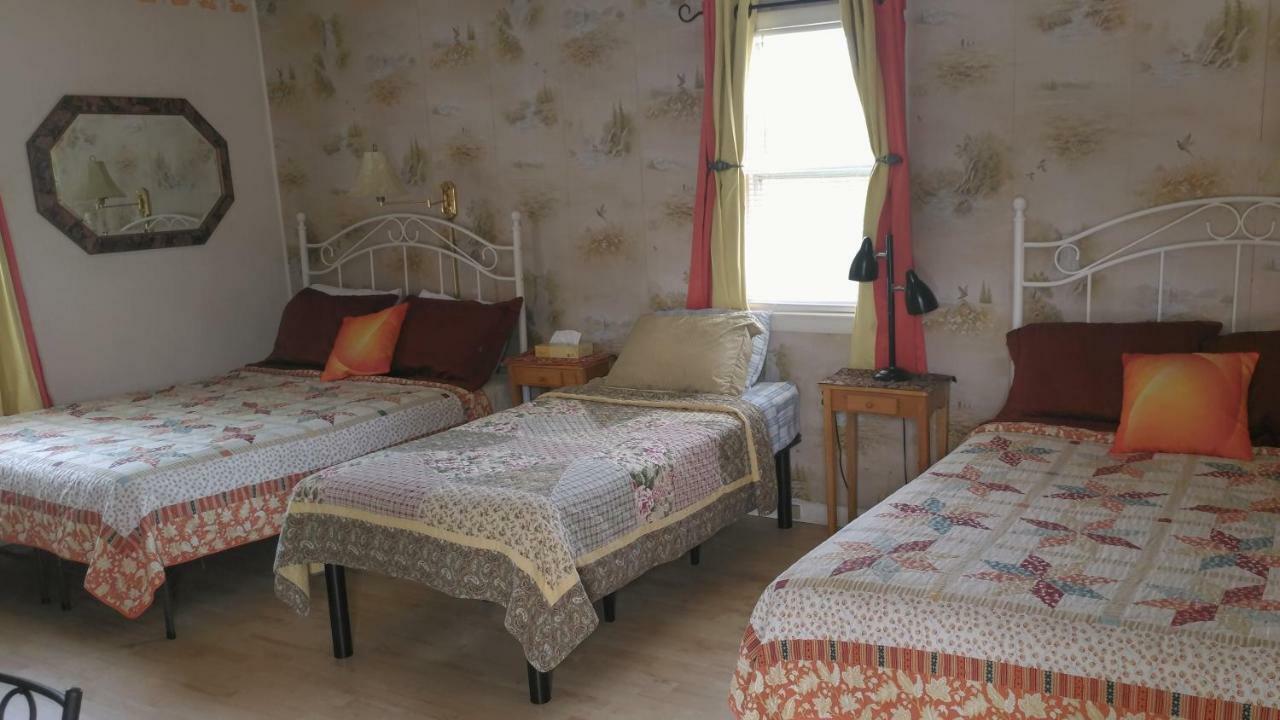 Midway Lodging Cornish Eksteriør bilde
