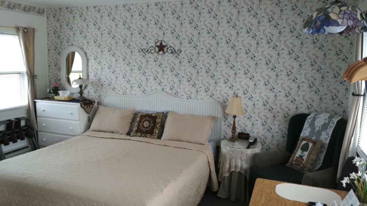 Midway Lodging Cornish Eksteriør bilde