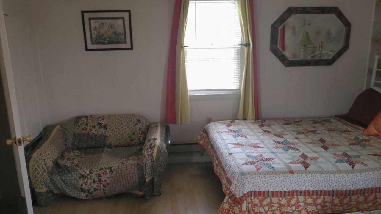 Midway Lodging Cornish Eksteriør bilde