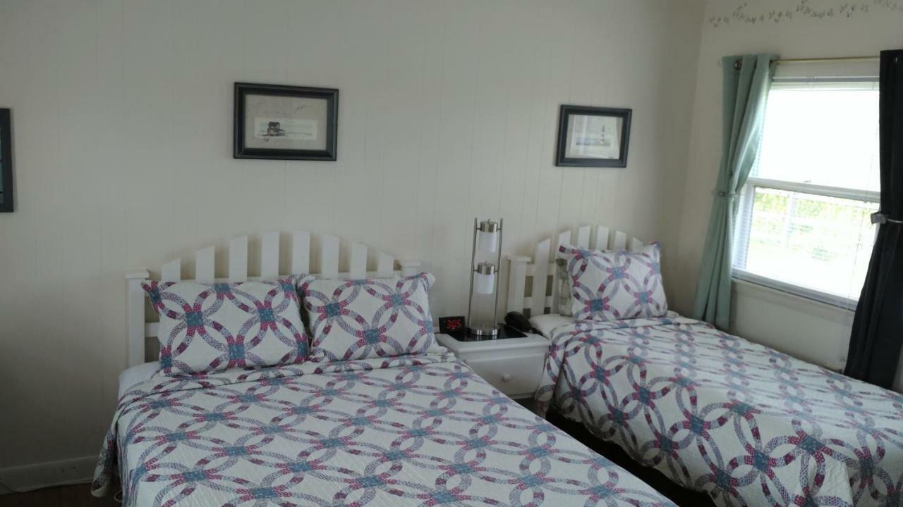Midway Lodging Cornish Eksteriør bilde