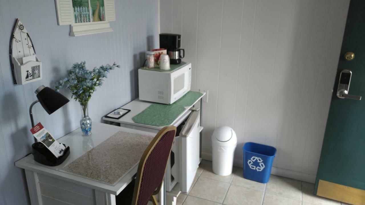 Midway Lodging Cornish Eksteriør bilde