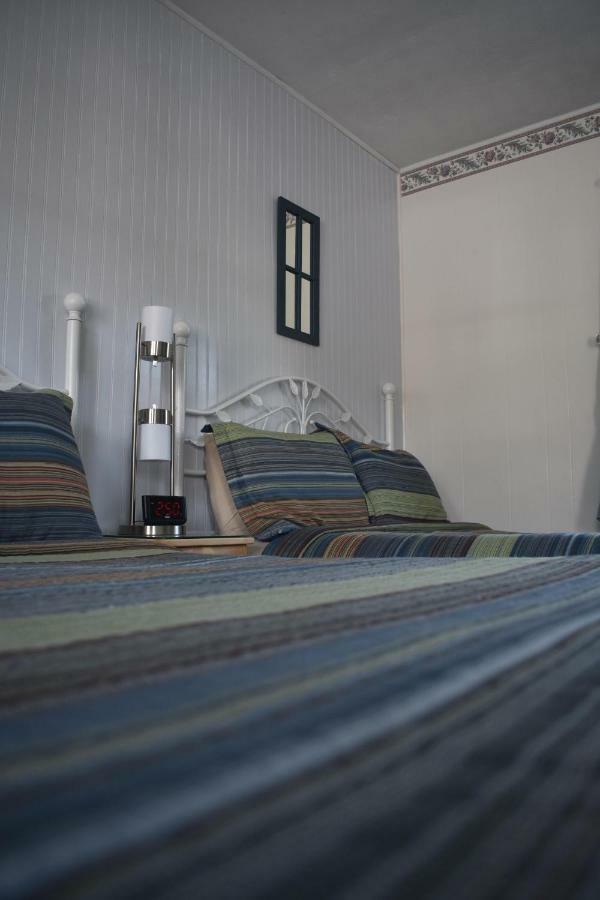 Midway Lodging Cornish Eksteriør bilde