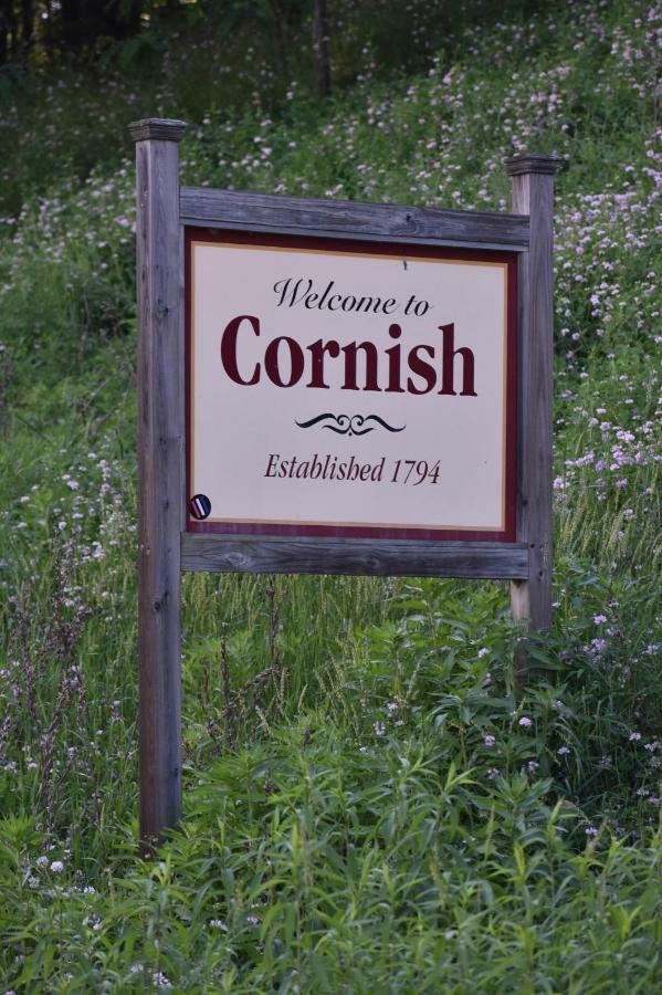 Midway Lodging Cornish Eksteriør bilde